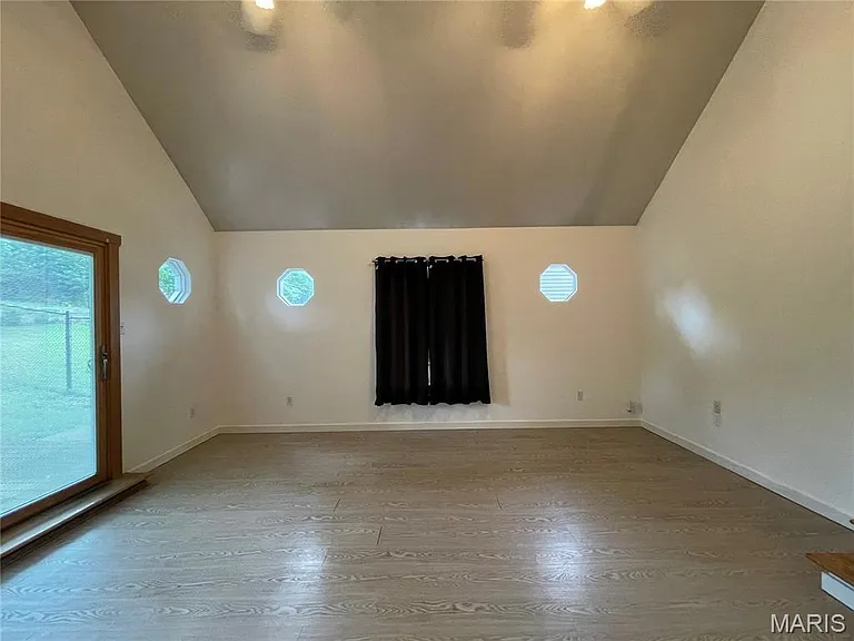 10745 Saint Xavier Ln — Photo 32
