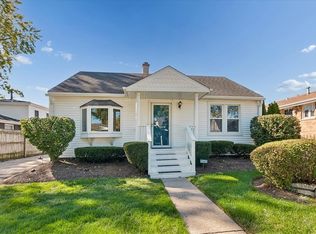 9342 S 81st Ct, Hickory Hills, IL 60457