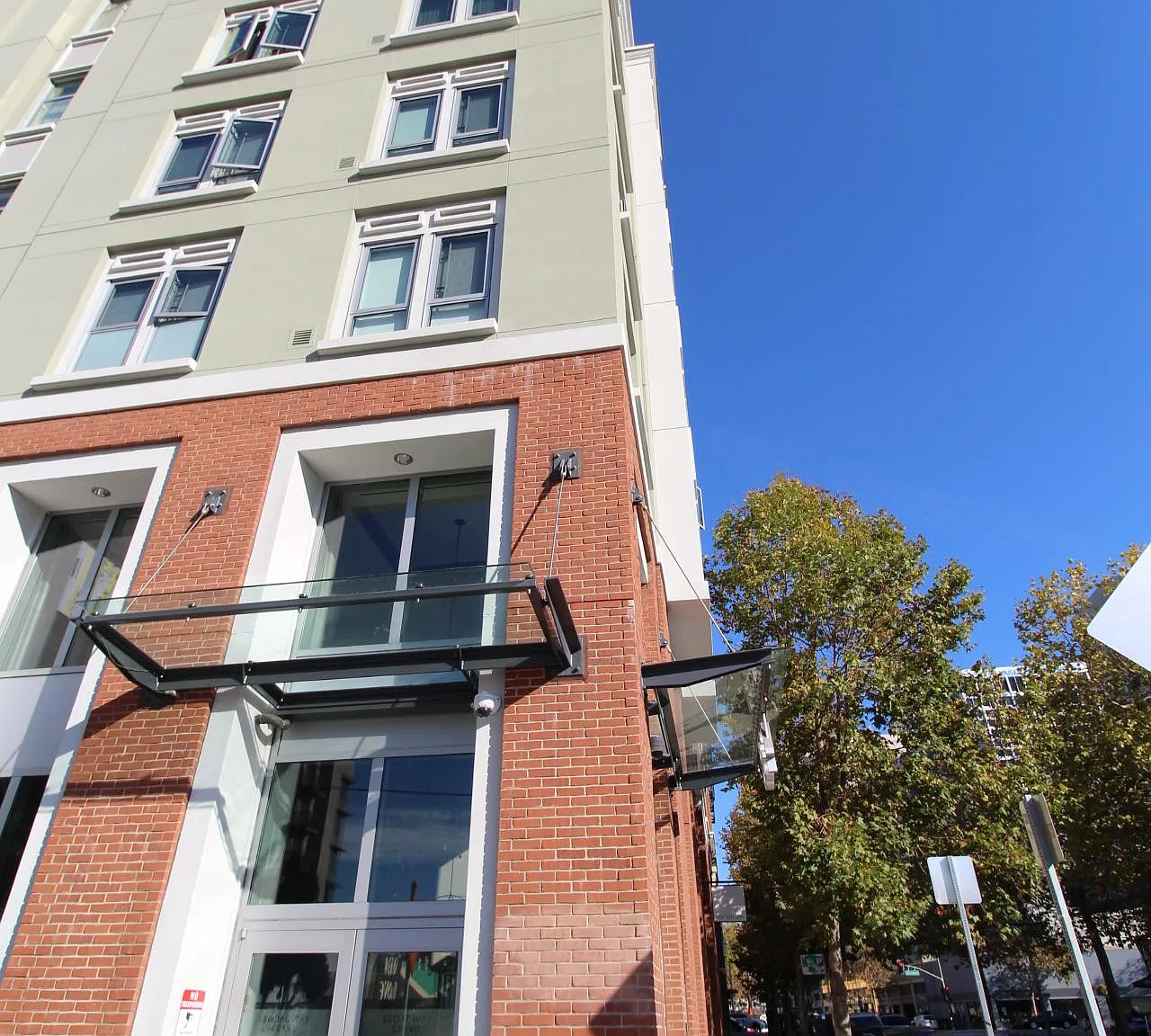 1 bed, 802 sqft, $2,400 — Photo 1