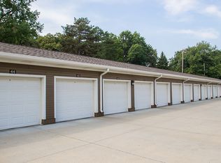 7471 Lakeview Ct #208, Omaha, NE 68127