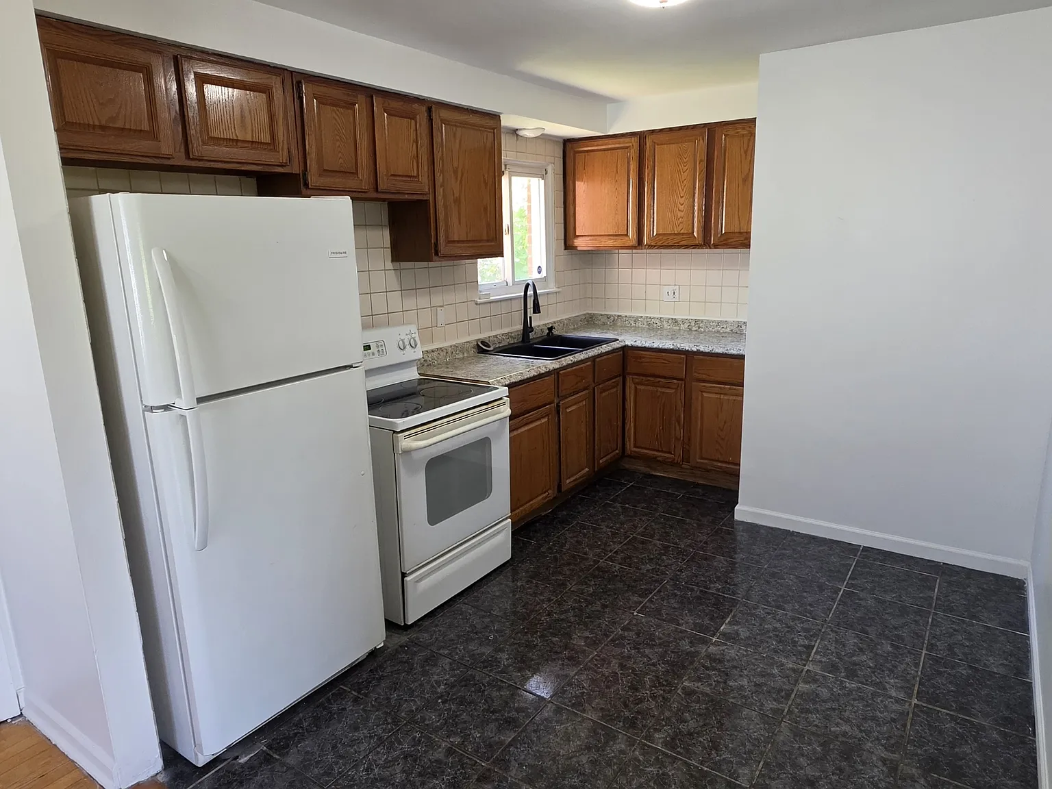 188 Vernon Drive - 1 — Photo 3