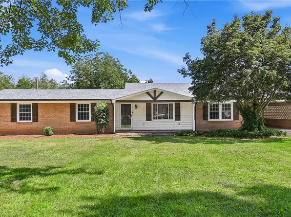 1728 Old Stage Rd, Yadkinville, NC 27055