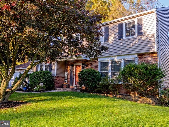 3rd image of 1402 Crestmont Dr