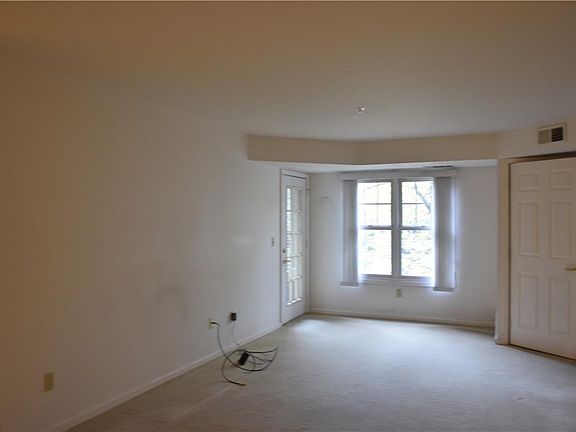 5th image of 100 Asbury Ln APT 1211