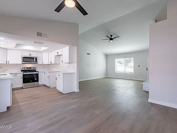 3rd image of 110 W SAN PEDRO Avenue