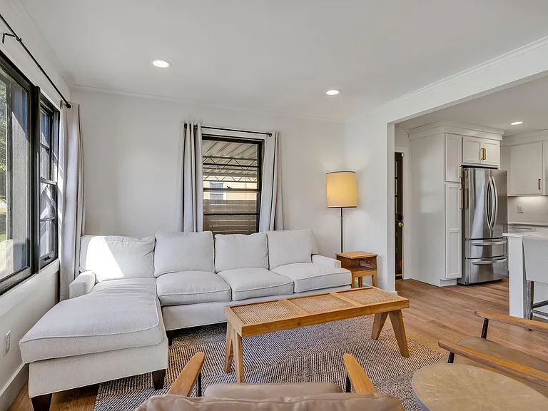 313 James Ave — Photo 20