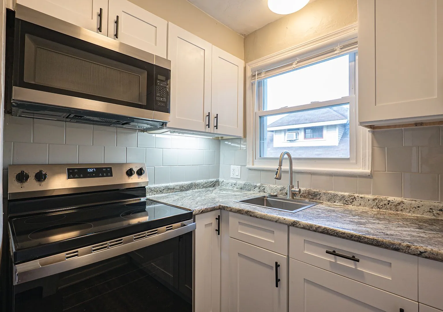 Beautifully Renovated 10 Unit Apartment Complex — Photo 2