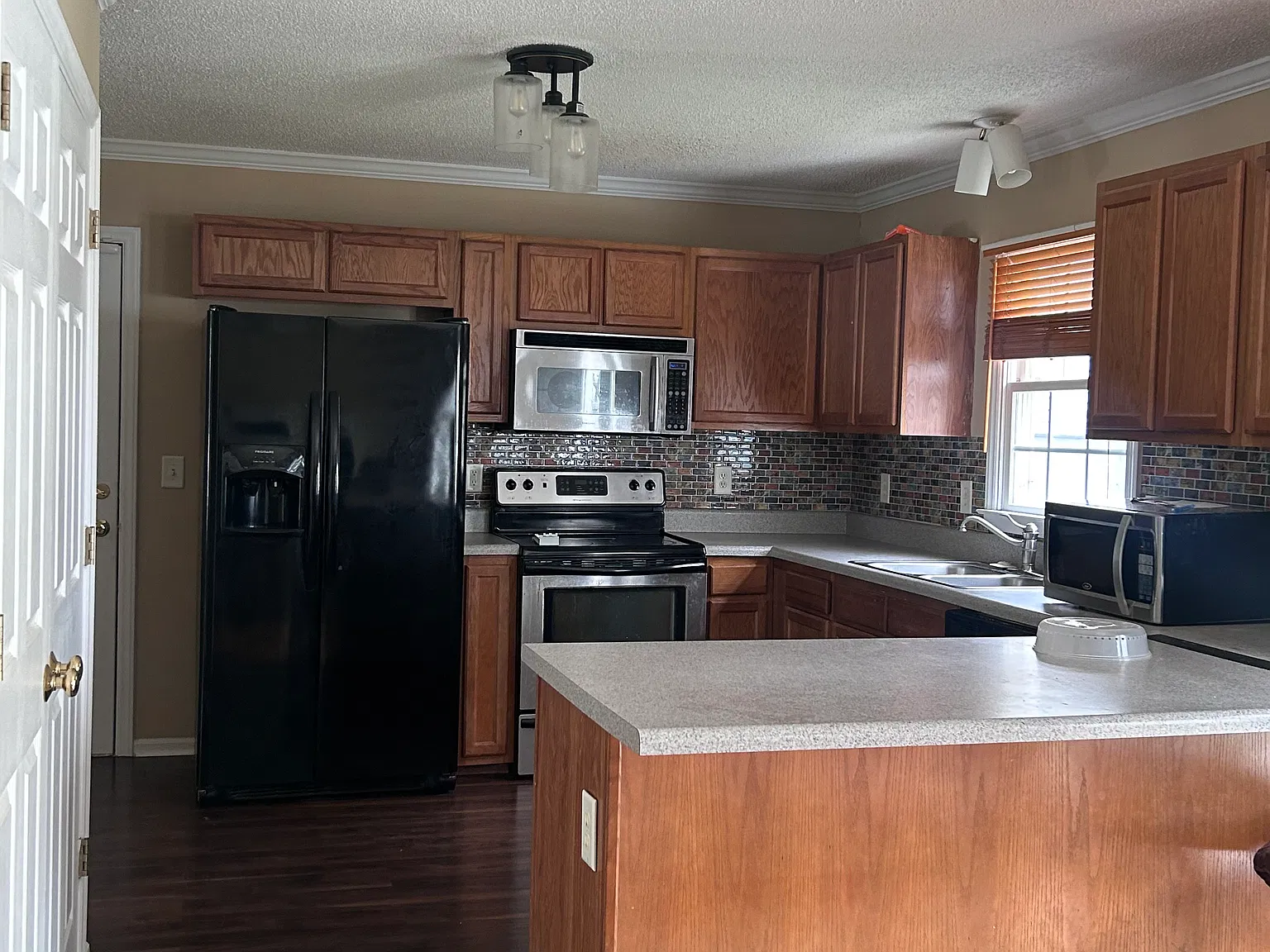 4 bed, 2.5 bath, 2096 sqft, $1,000 — Photo 4