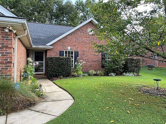 Front view of house/yard