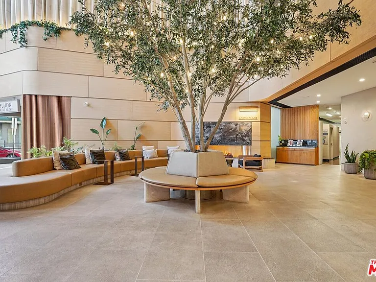 1100 Wilshire Blvd #2201 — Photo 39