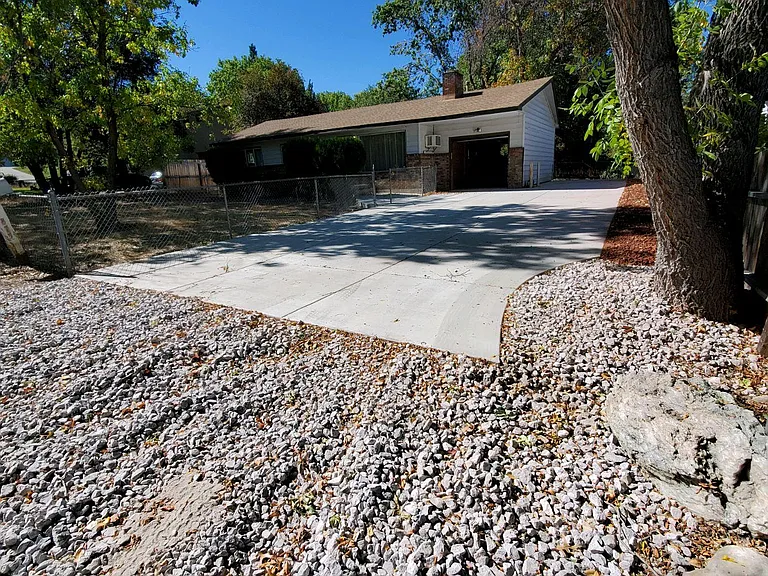 1875 Daniel Webster Dr — Photo 3