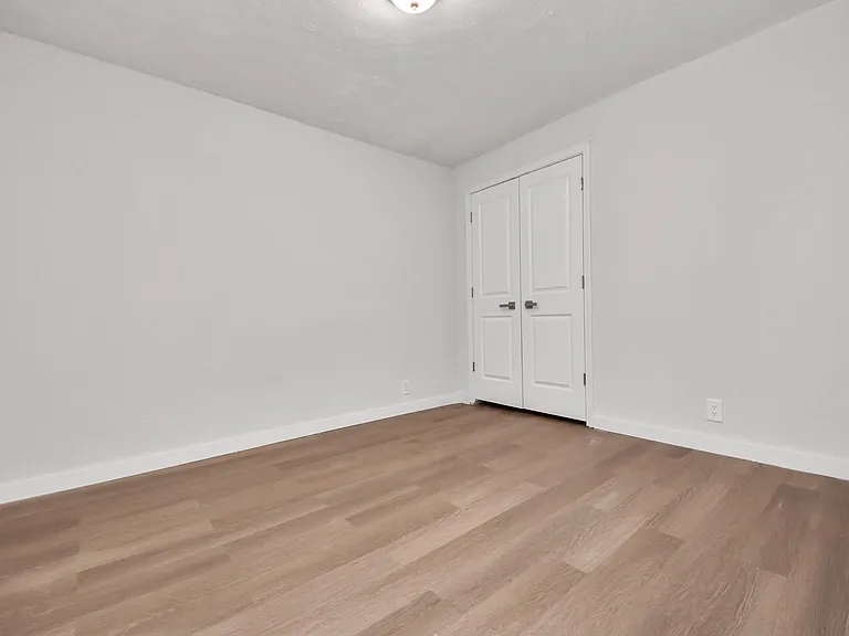 302 County Park Dr — Photo 17