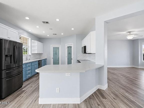 5th image of 20305 W PEAKVIEW Road