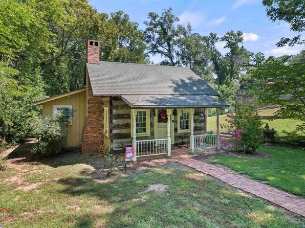 301 Henley Perry Dr, Marshall, TX 75670