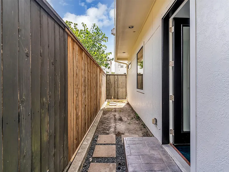 1802 Hickory St — Photo 43