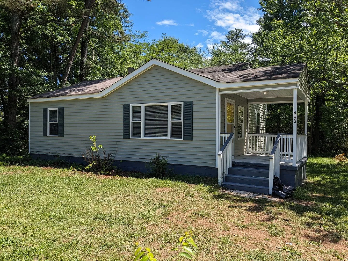 Lovely 2 Bedroom / 1 Bath Home for Rent — Photo 1