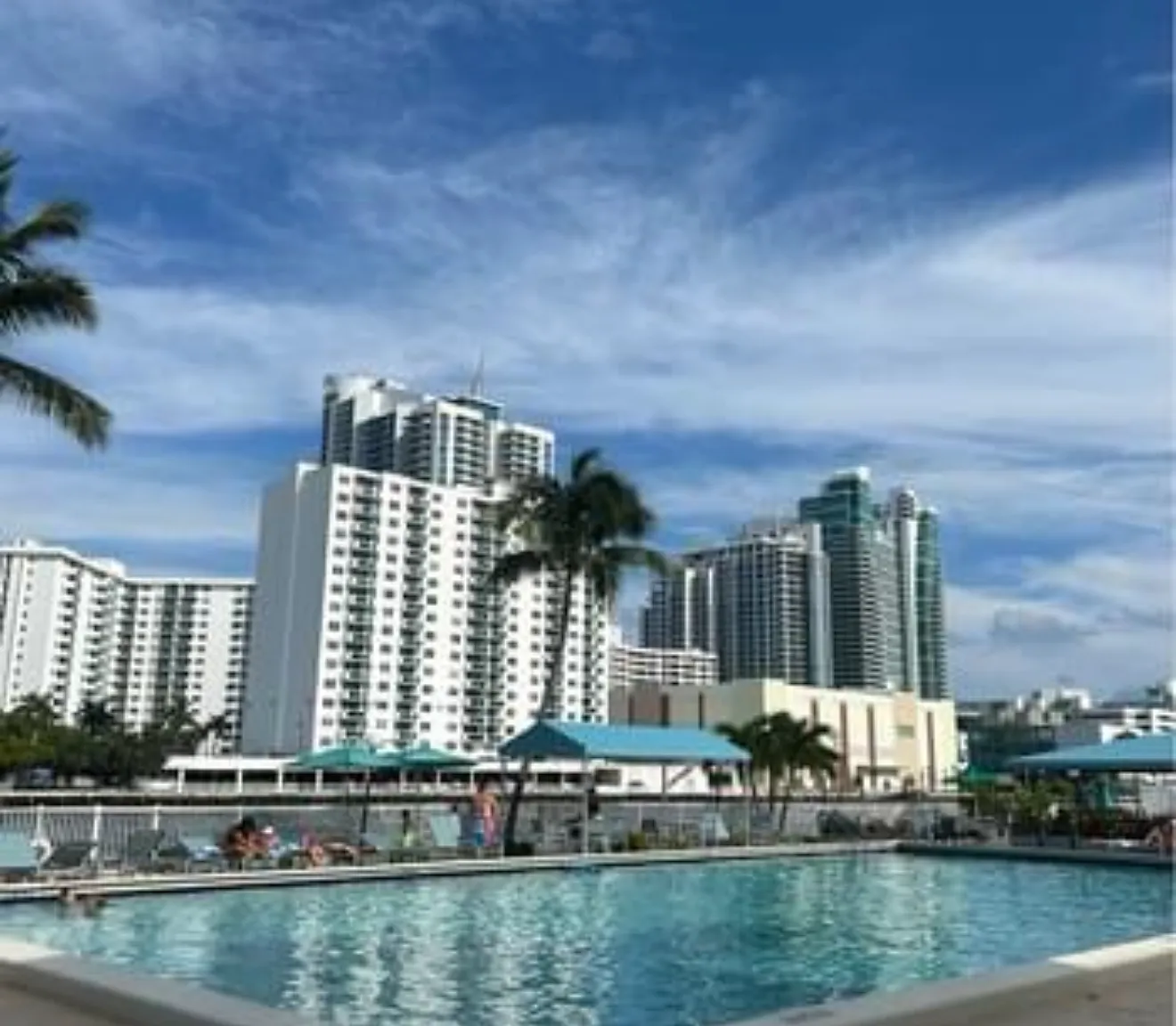 1 bed, 1.5 bath, 915 sqft, $1,950 — Photo 4