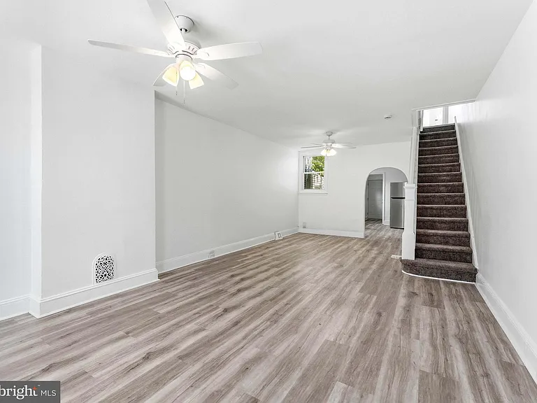 1831 E Clementine St — Photo 4