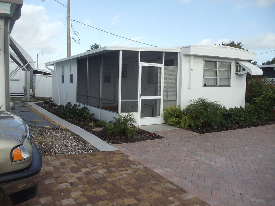 1st image of 414 Papaya St