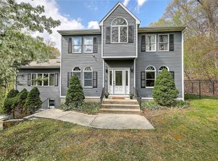 25 Rogler Farm Rd, Smithfield, RI 02917