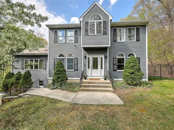 25 Rogler Farm Rd, Smithfield, RI 02917