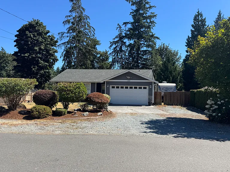 1551 Graham Dr — Photo 1
