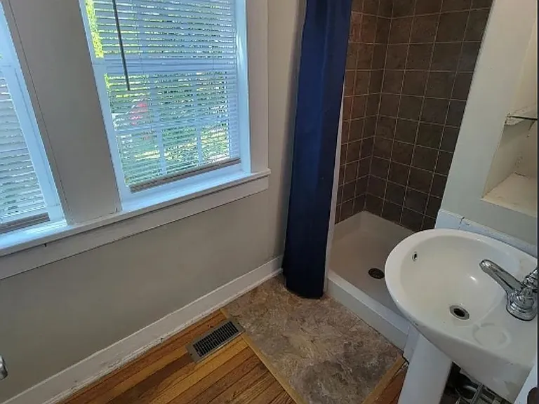 825 Kirkwood Ave — Photo 12