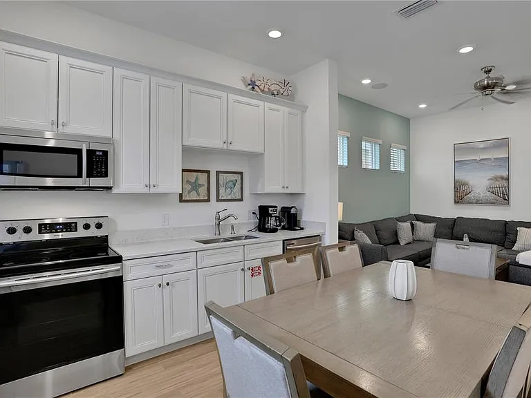 8061 Lost Shaker Ln — Photo 3