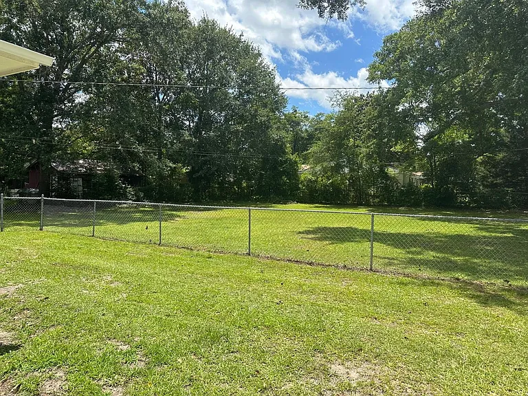 1300 Stonewall St — Photo 26