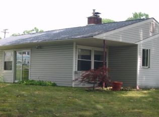 151 Thornridge Dr, Levittown, PA 19054