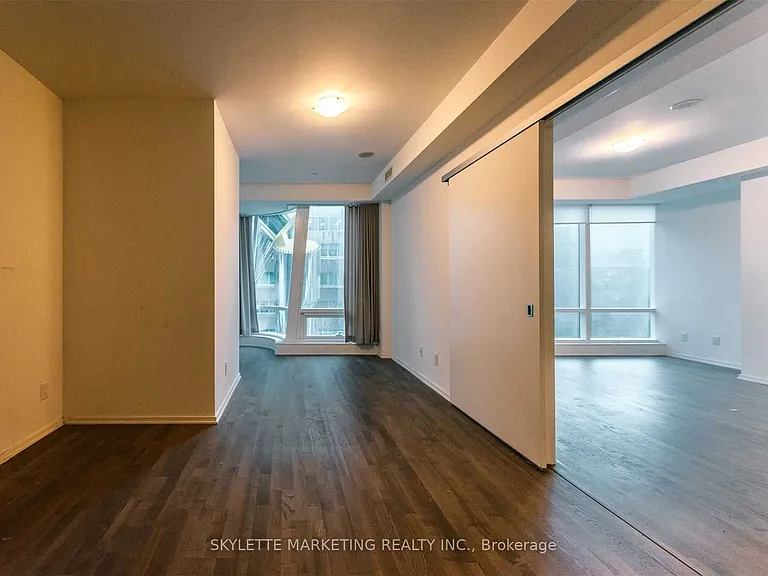 1 Bloor St E #422 — Photo 24
