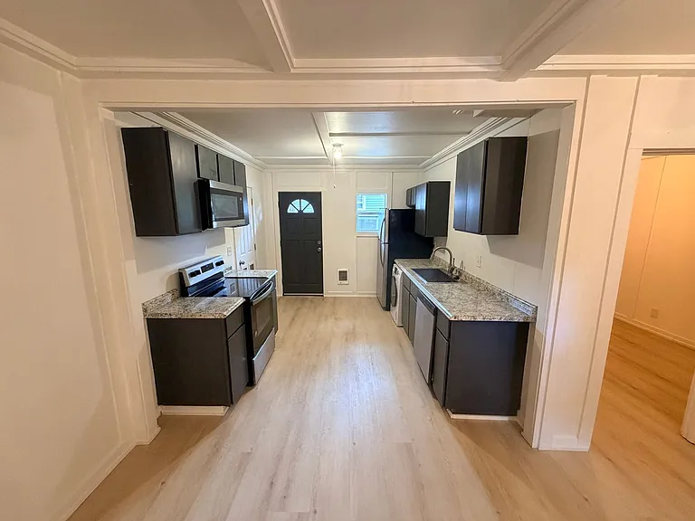 Remodeled One Bedroom Apartment in North Salem — Photo 1