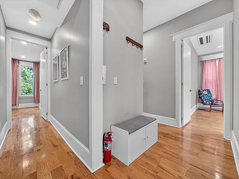 70 Sherman Pl — Photo 10