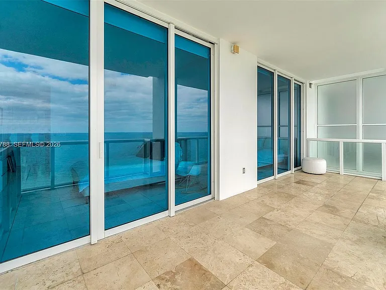 50 S Pointe Dr #2102 — Photo 21