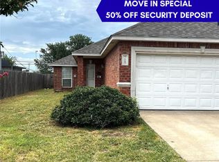 725 Kingston Dr, Grand Prairie, TX 75051