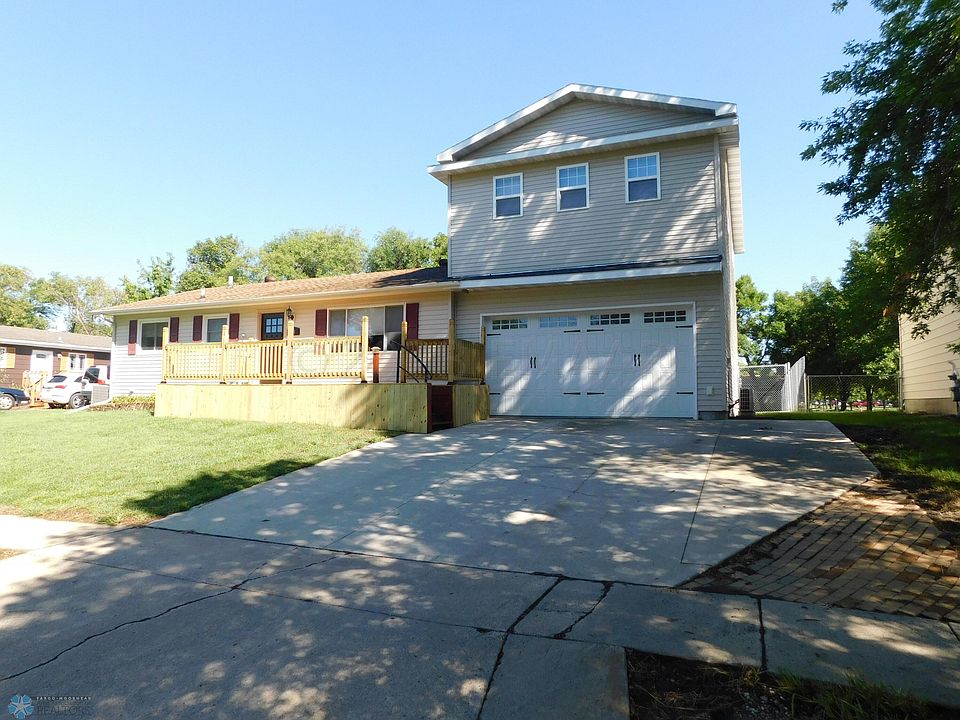 1st image of 726 10 1/2 Ave W