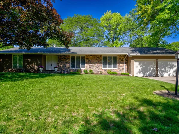 7305 N Edgewild Dr, Peoria, IL 61614