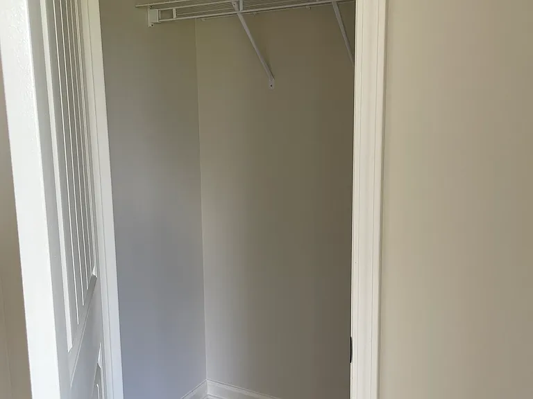384 Johnson Dr — Photo 3