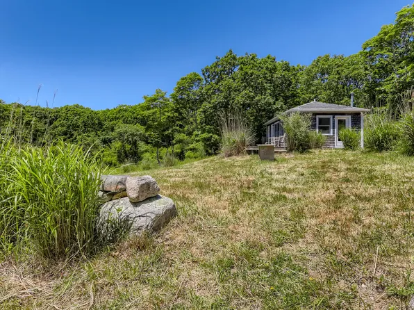 31 Cross Rip Ln, Chilmark, MA 02535