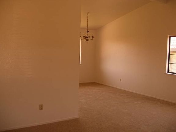 4th image of 2119 Willow Dr