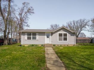 917 Bertchwood St, Cedar Falls, IA 50613