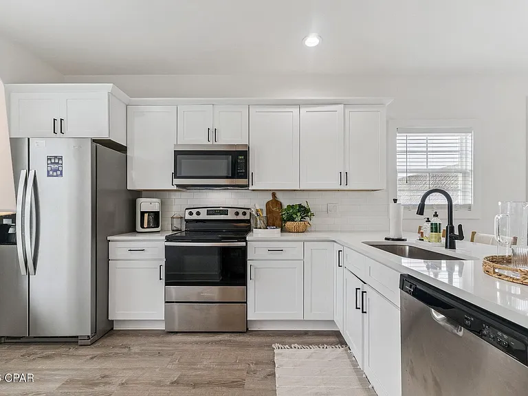 211 Cicero St — Photo 5