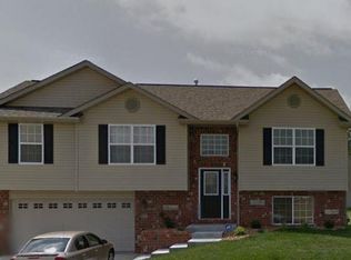 821 Pacific Crossing Dr, O'Fallon, IL 62269