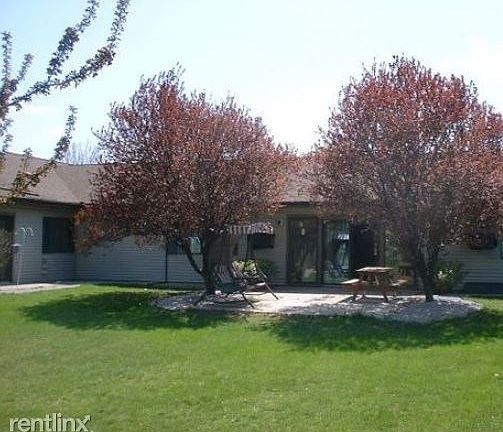 3rd image of 681 E Main St
