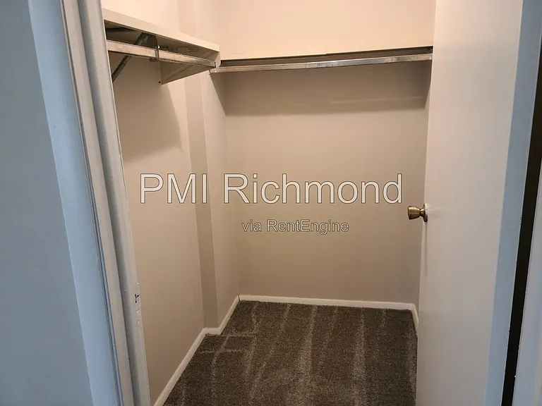 9623 Greenmeadow Cir — Photo 15