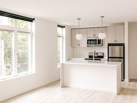 4th image of 304 10th Ave E #201