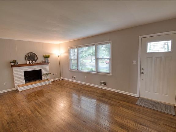 3rd image of 9104 W 69th St