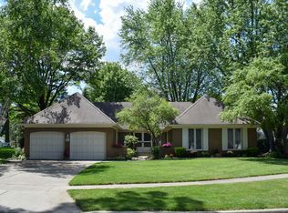 800 Carlton Dr, Elgin, IL 60120