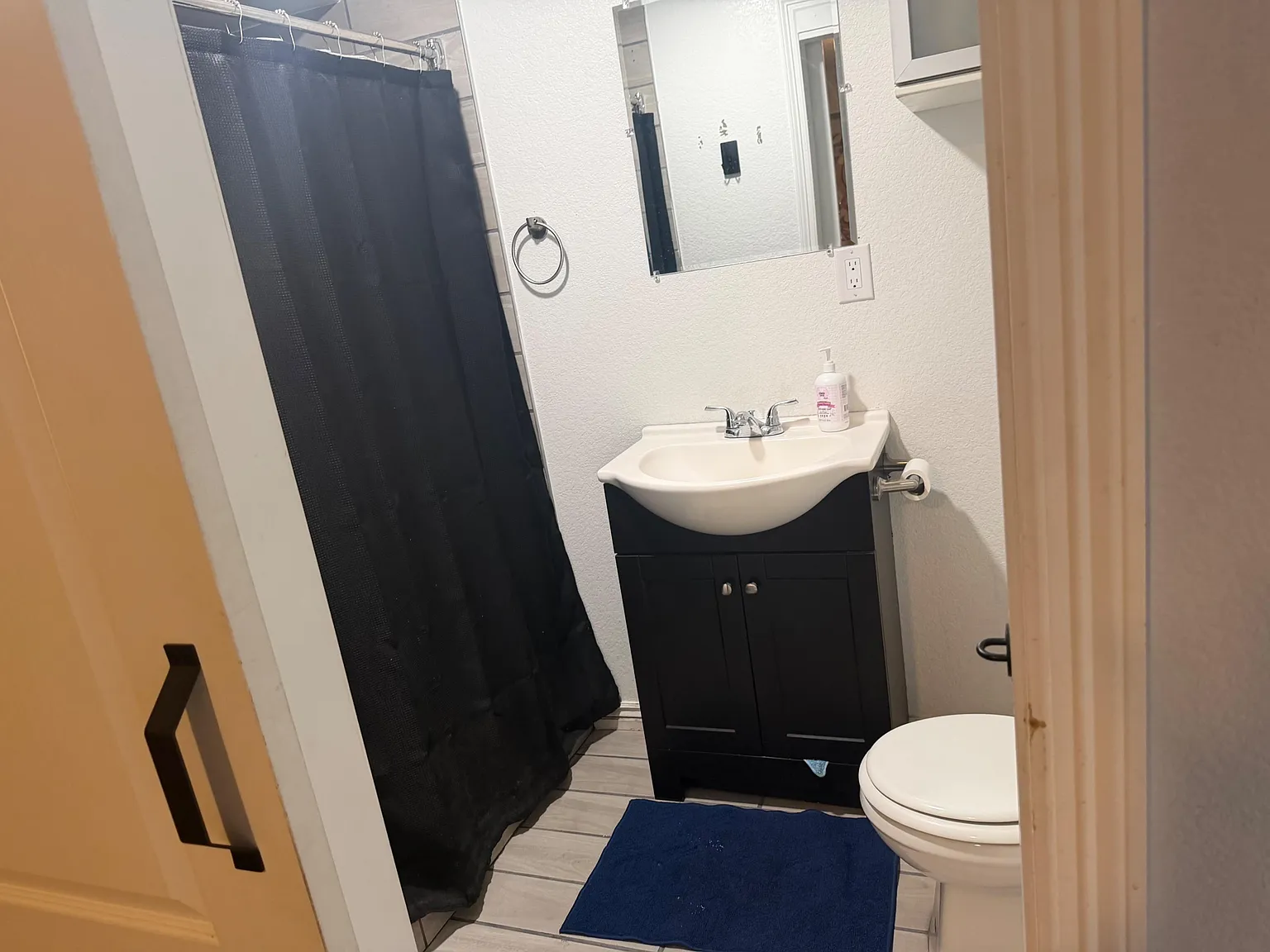 2 bed, 1.0 bath, 2100 sqft, $1,001 — Photo 4