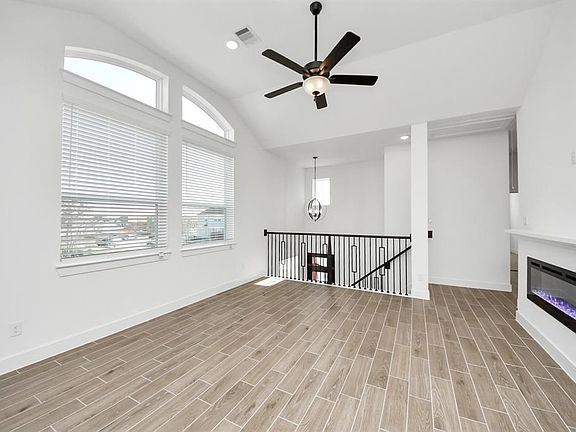 4th image of 4927 Perennial Court